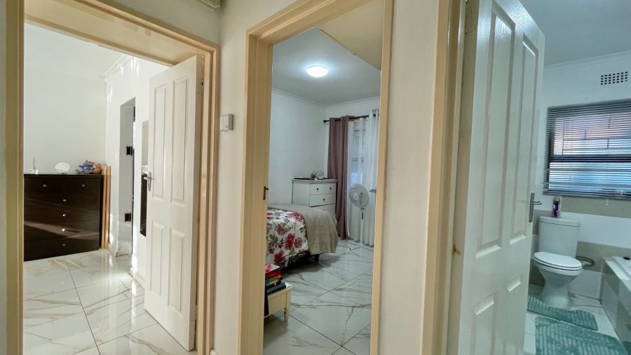 4 Bedroom Property for Sale in Gordons Bay Central Western Cape